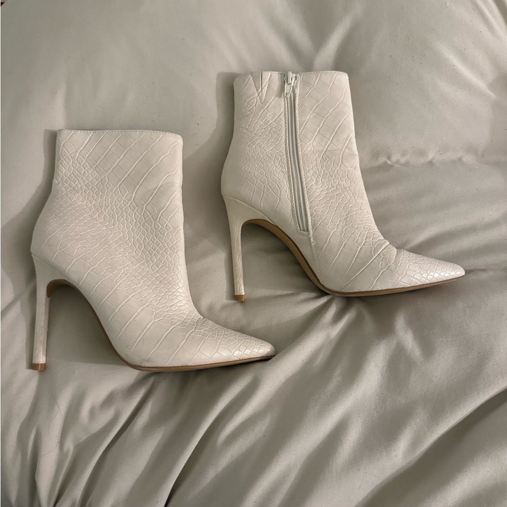 Express Cream Ankle Boots